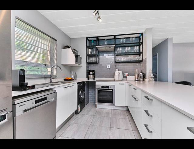 2 BEDROOM APARTMENT FOR SALE IN RIVONIA